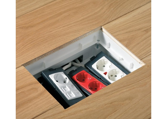 Двойная розетка Schneider Electric Altira ALB45254 с заземлением и со шторками (красная)